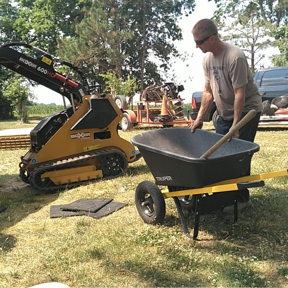 Meet your Posher, Darby - Picture 4 of 16